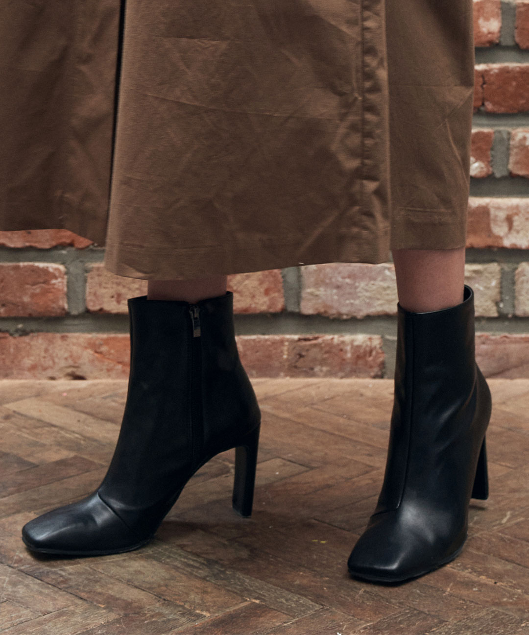 Square line ankleboots heel - black