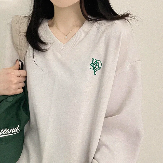 [기획/주문폭주!!] 데이 자수 오버핏 브이넥 긴팔 맨투맨 4color