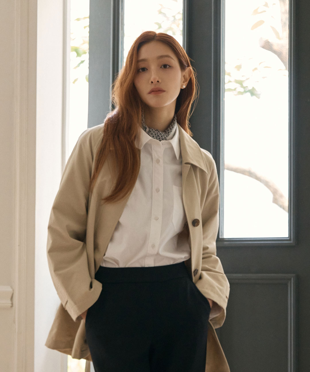 [히객룩][드뮤어룩] 벨티드 숏 트렌치 코트_CVJTE4901M